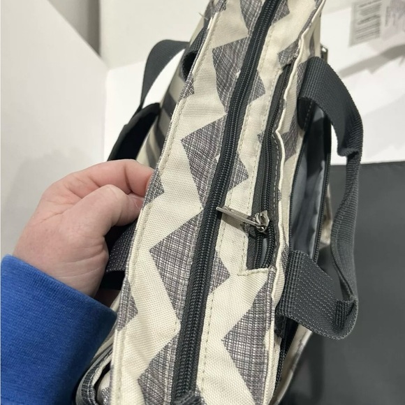 Skip Hop Duo Signature Diaper Bag Gray/Beige Chevron Design Stroller Straps Zip - Picture 4 of 9